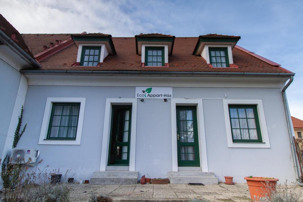 Ecoappart-Haz Mosonmagyarovar Bagian luar foto